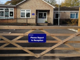 aluminium gate sign printed graphics