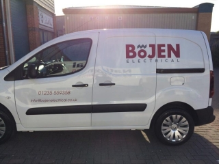 vehicle signage vinyl lettering applied to van Oxford Bicester Abingdon Kidlington