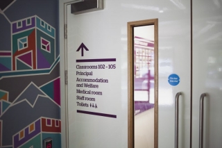 directional vinyl customised lettering Oxford London Banbury Bicester